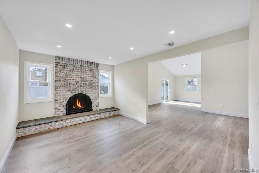 #9 photo, 15 Marshall Street, ناسو Massapequa , NY 11758