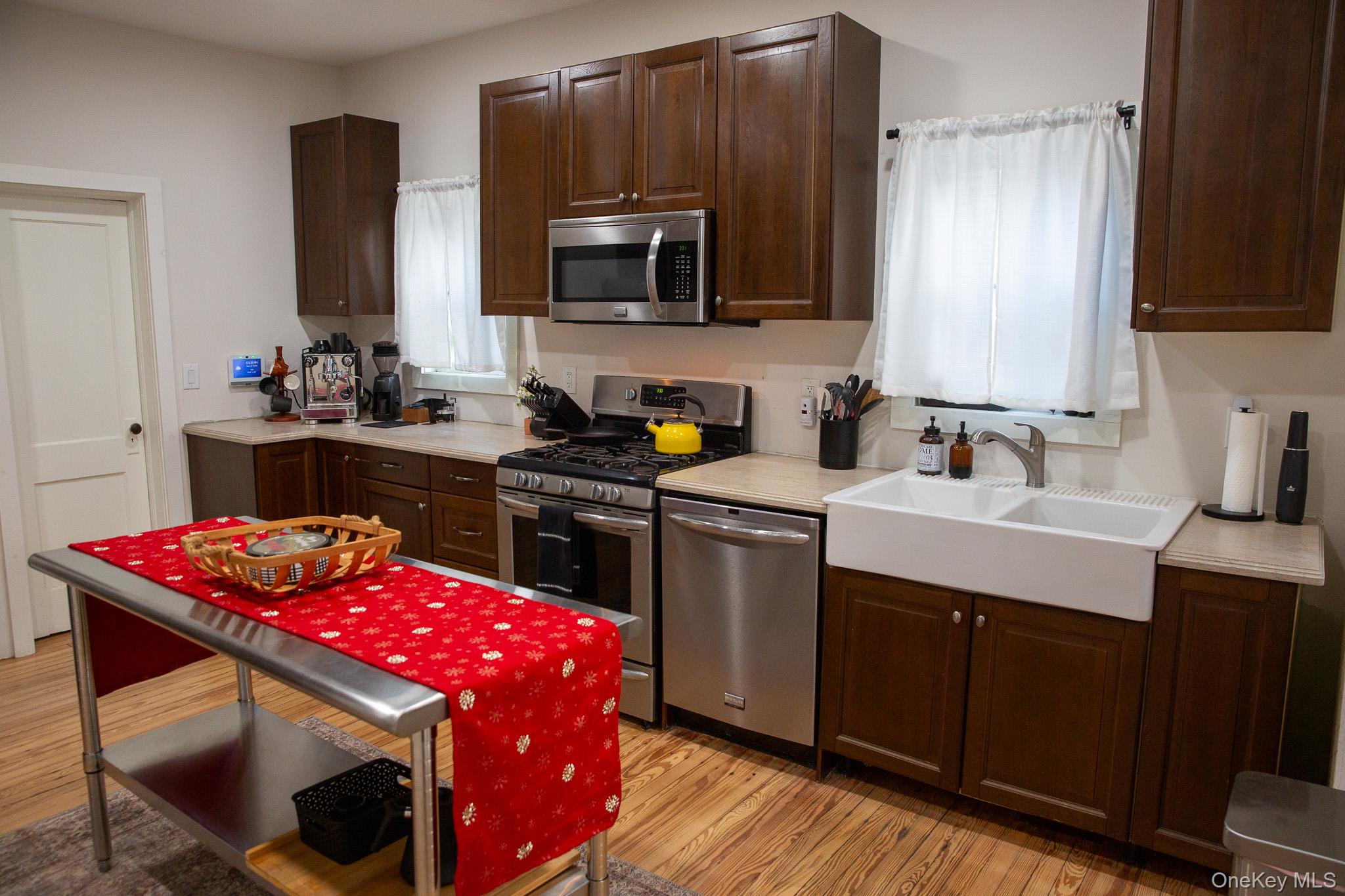 #8 photo, 3 Carman Street, 东长岛 Patchogue , NY 11772