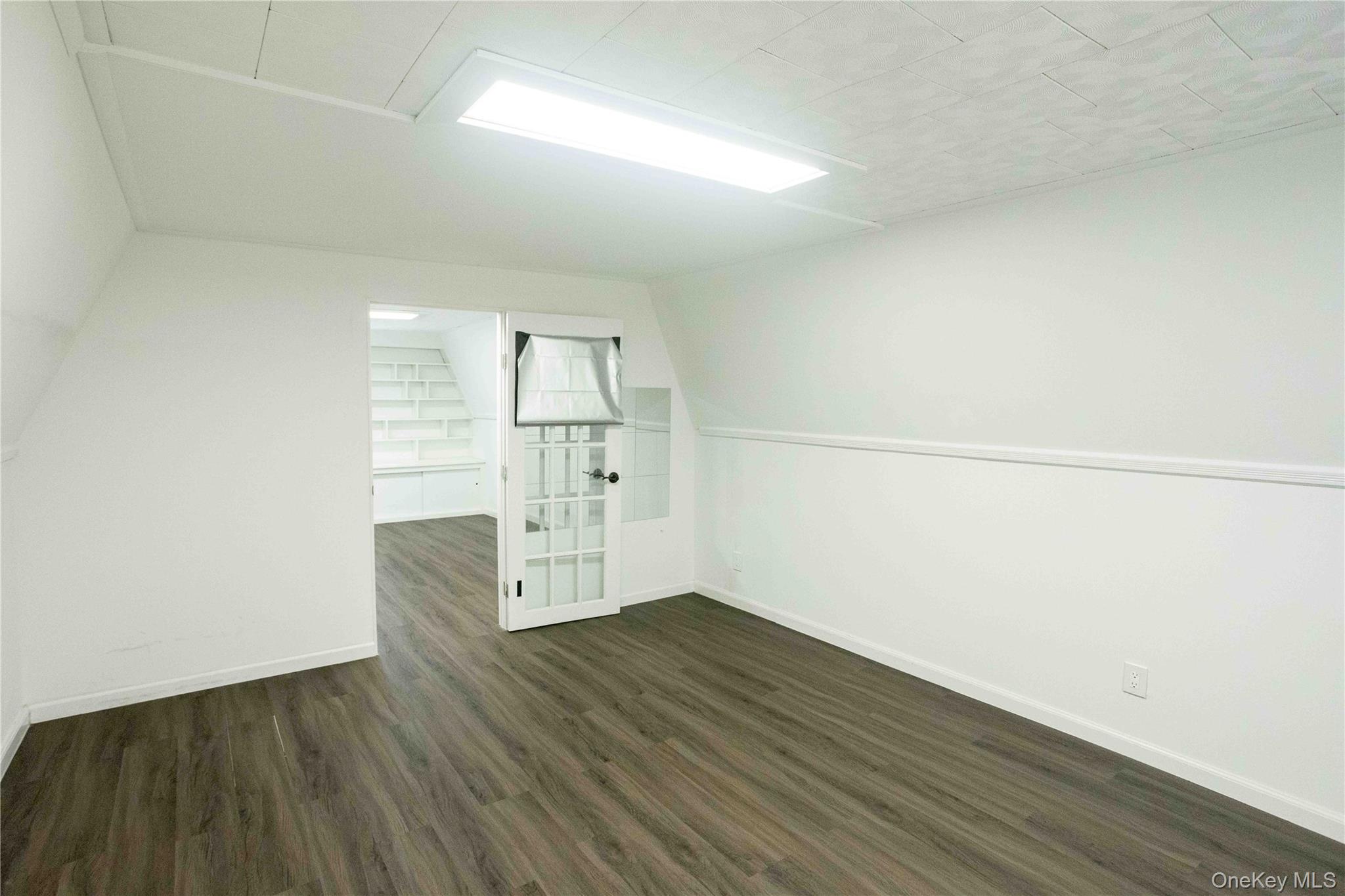 #13 photo, 43-18 214  Place, कुईंस Bayside , NY 11361