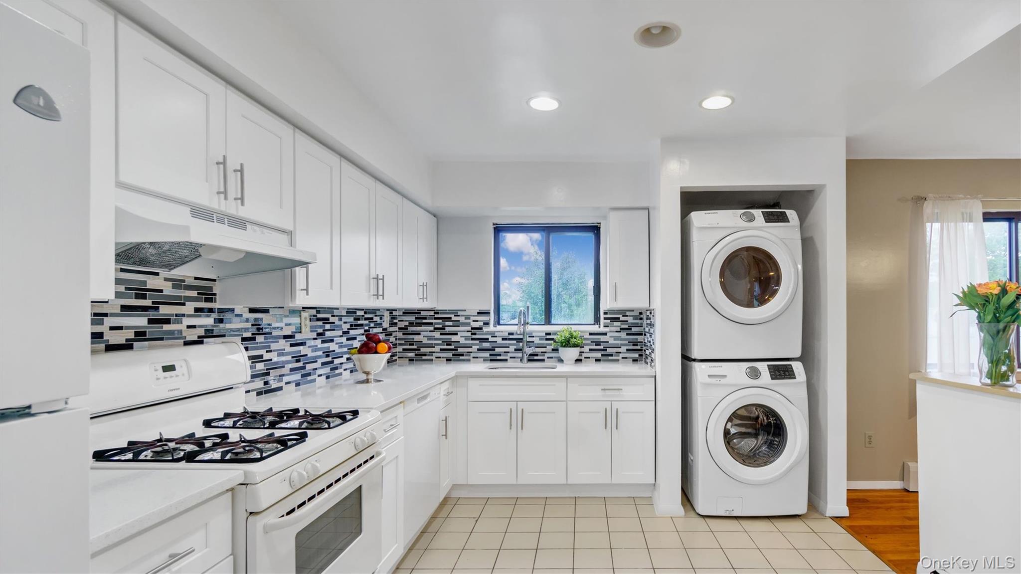 #2 photo, 9 Harrison Avenue, नासाउ काउंटी Glen Cove , NY 11542