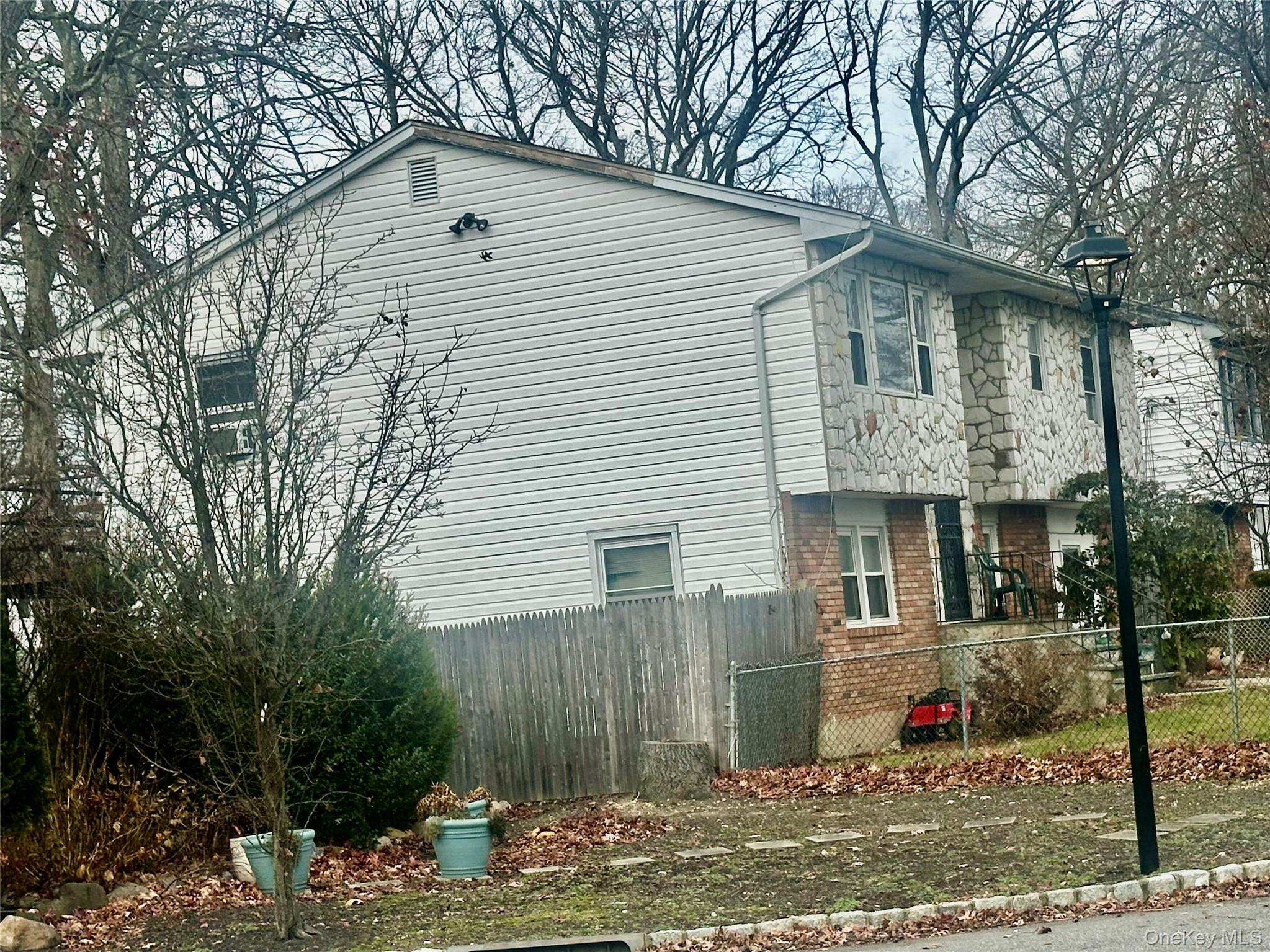#3 photo, 25 Crown Ave Avenue, Huntington , NY 11743