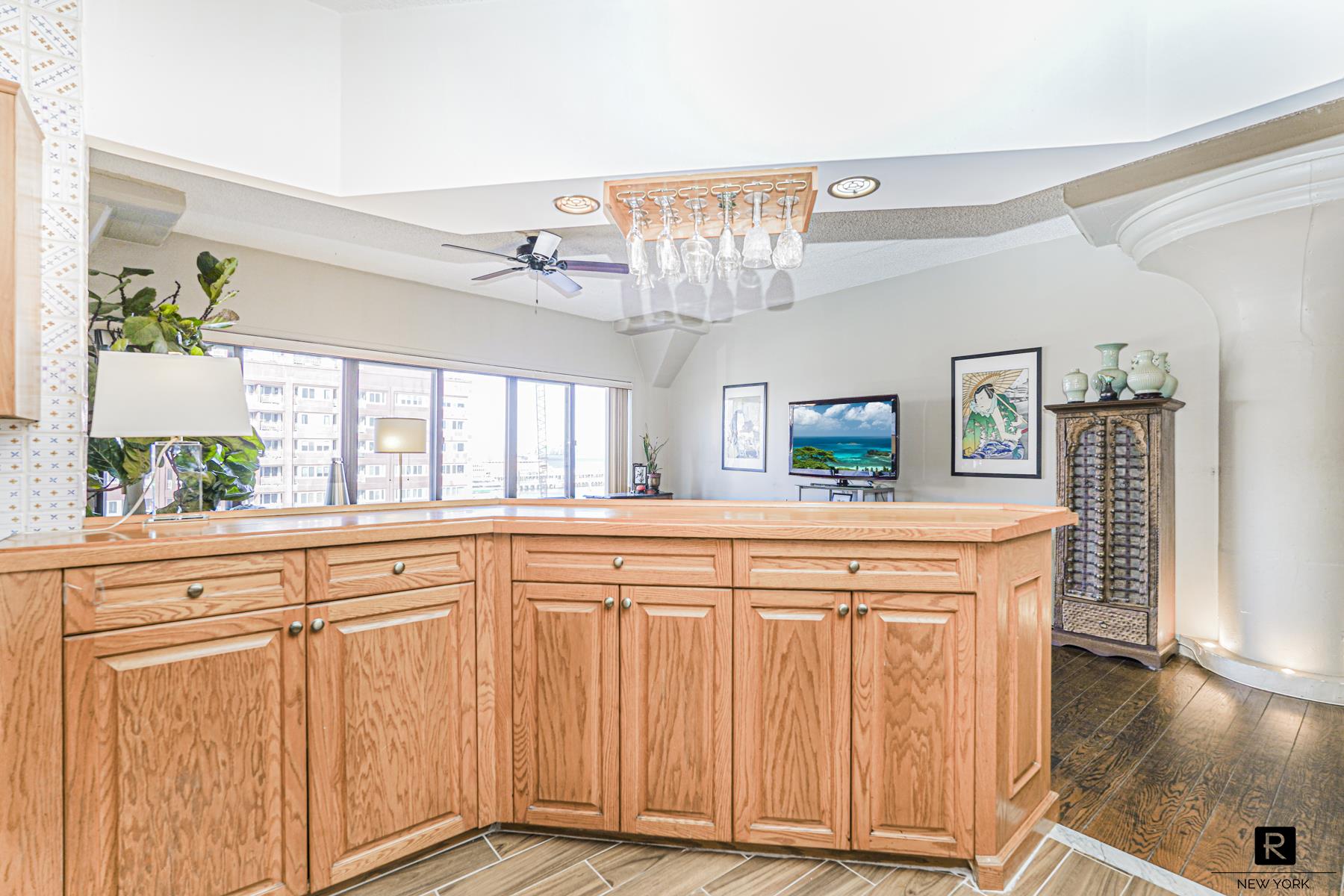 #7 photo, 10 Bay Street Landing, New York City , NY 10301