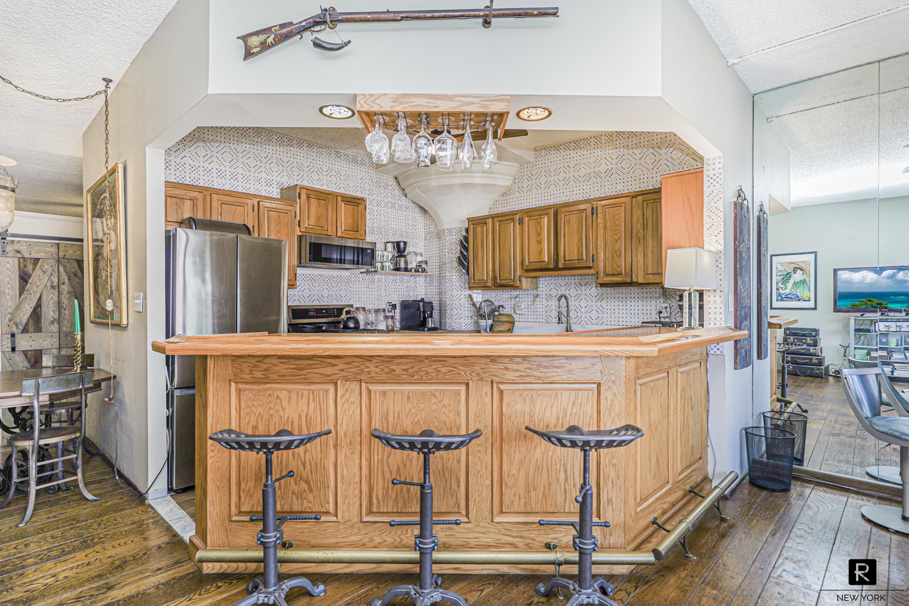 #8 photo, 10 Bay Street Landing, New York City , NY 10301