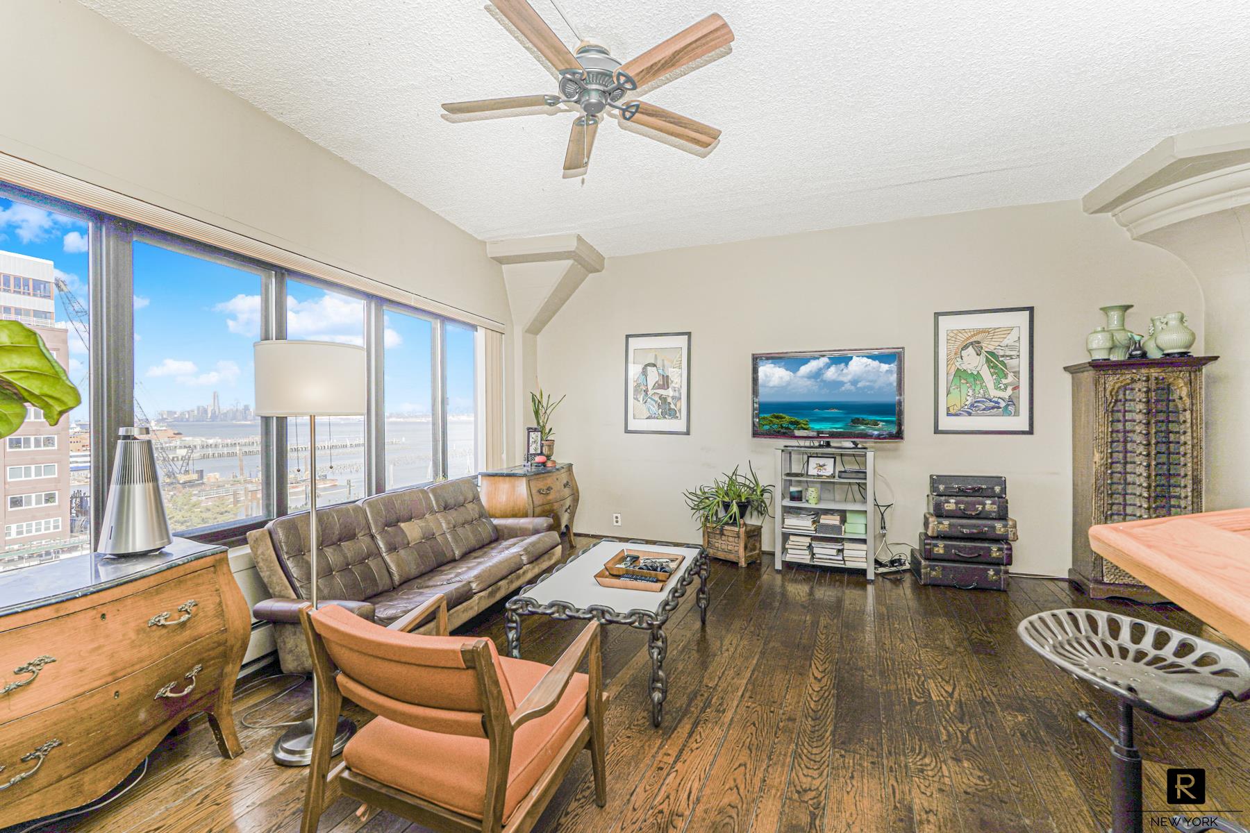 #9 photo, 10 Bay Street Landing, New York City , NY 10301