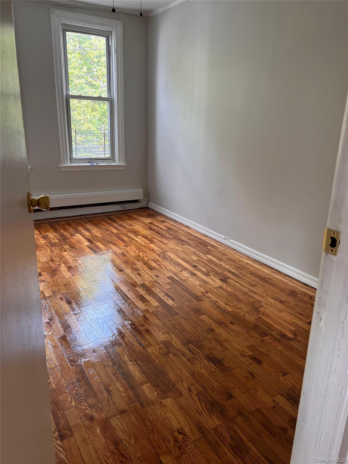 #7 photo, 642 E 223rd Street, Bronx , NY 10466