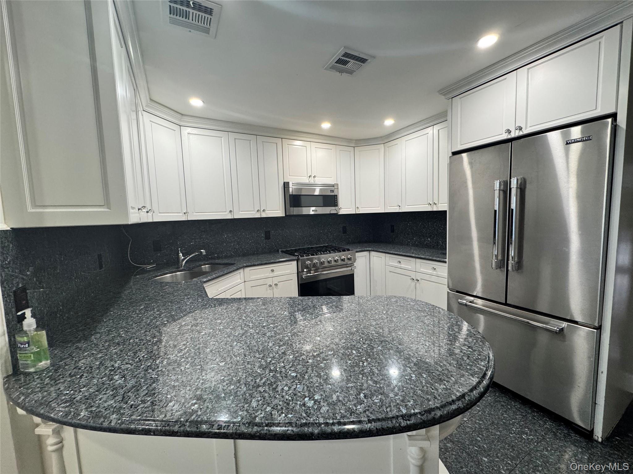 #4 photo, 820 Dean Avenue, Bronx , NY 10465