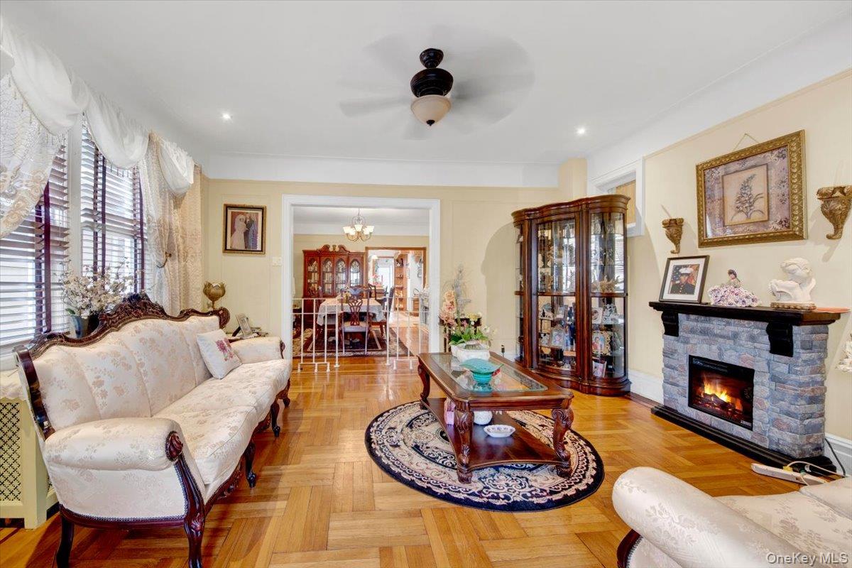 #3 photo, 1038 Pierce Avenue, 布朗士 Bronx , NY 10461