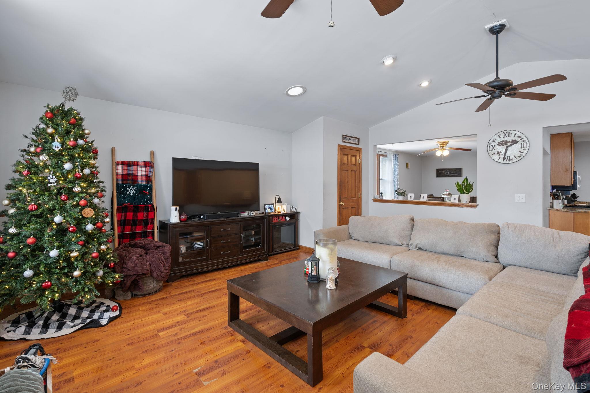 #13 photo, 106 John Street, 뉴욕주 Maybrook , NY 12543