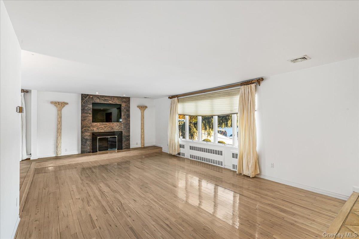 #4 photo, 216-29 28th Avenue, Bayside , NY 11360