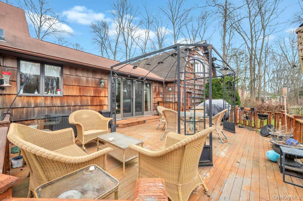 #11 photo, 807 Union Avenue, Riverhead , NY 11901