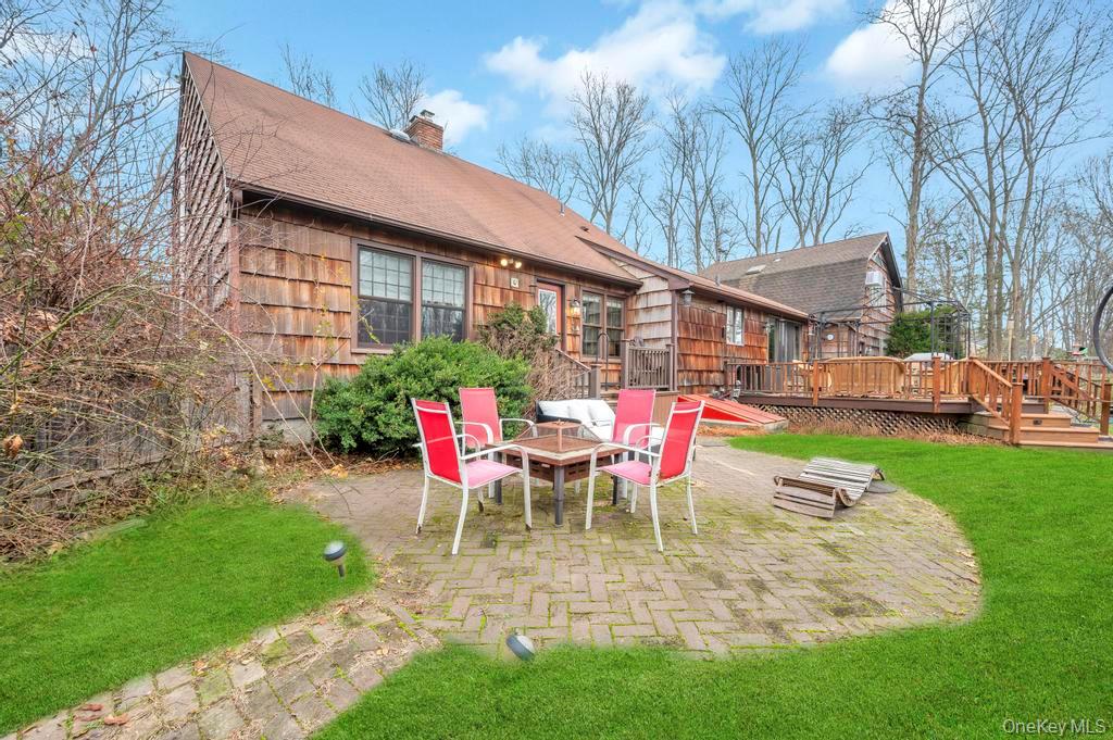 #12 photo, 807 Union Avenue, Riverhead , NY 11901