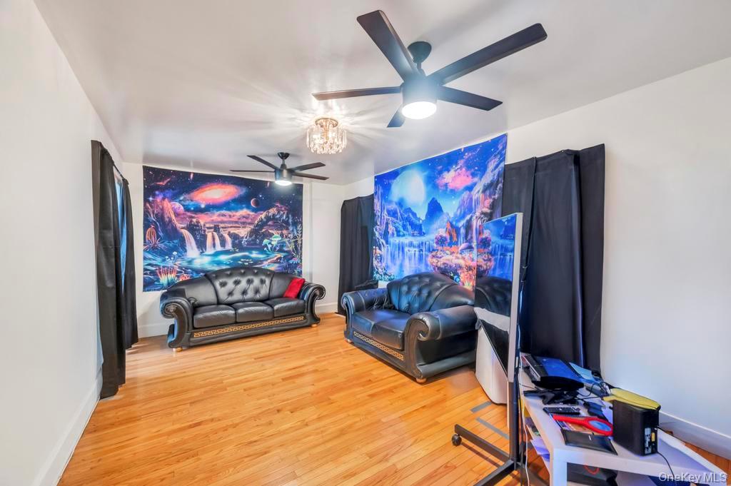 #18 photo, 10946 174th Street, Jamaica , NY 11433