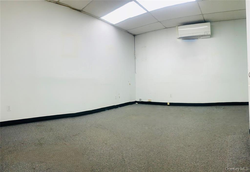 #2 photo, 136-87 Roosevelt Avenue, קווינס Flushing , NY 11354