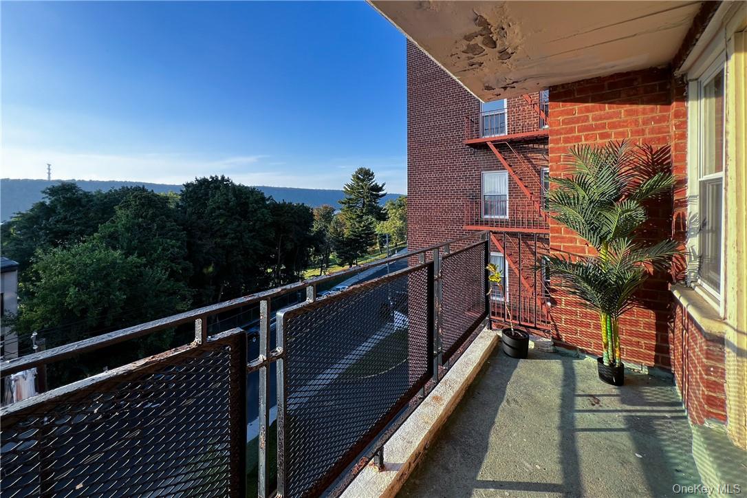 #7 photo, 440 Warburton Avenue, Yonkers , NY 10701