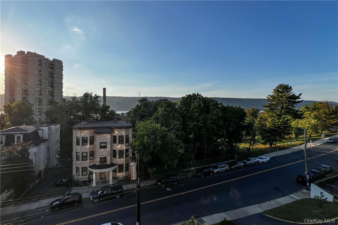 #8 photo, 440 Warburton Avenue, Yonkers , NY 10701