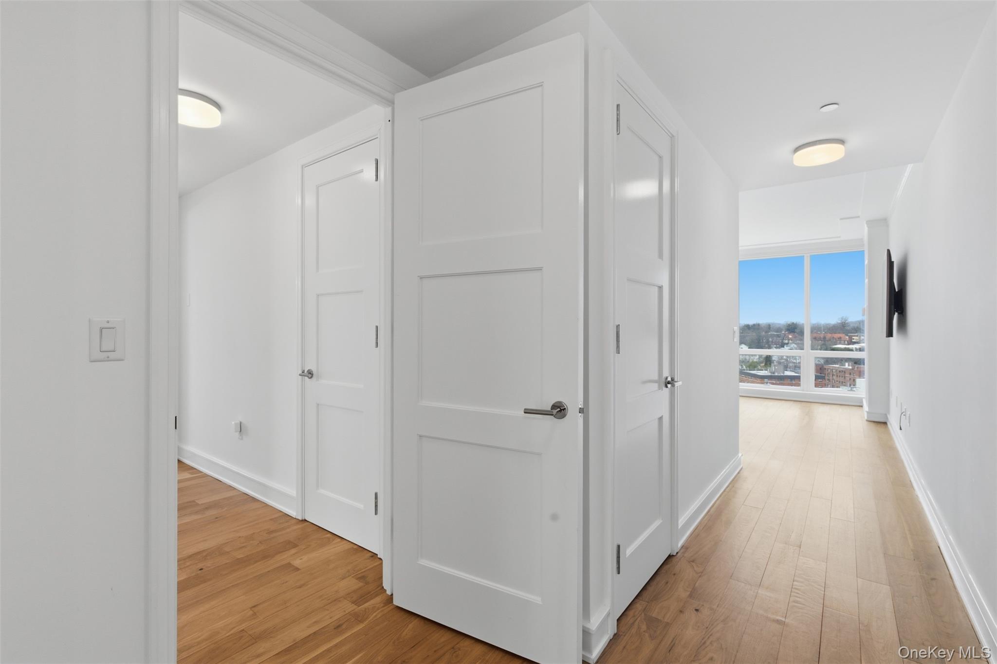 #14 photo, 5 Renaissance Square, White Plains , NY 10601