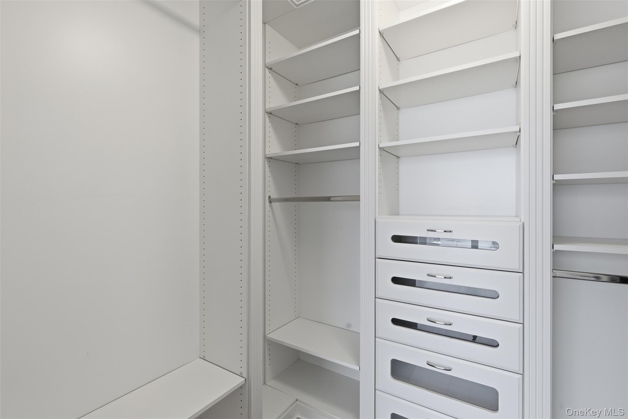 #17 photo, 5 Renaissance Square, White Plains , NY 10601