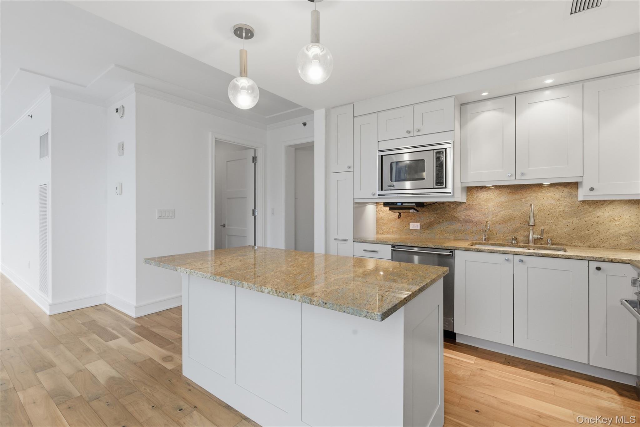 #7 photo, 5 Renaissance Square, White Plains , NY 10601