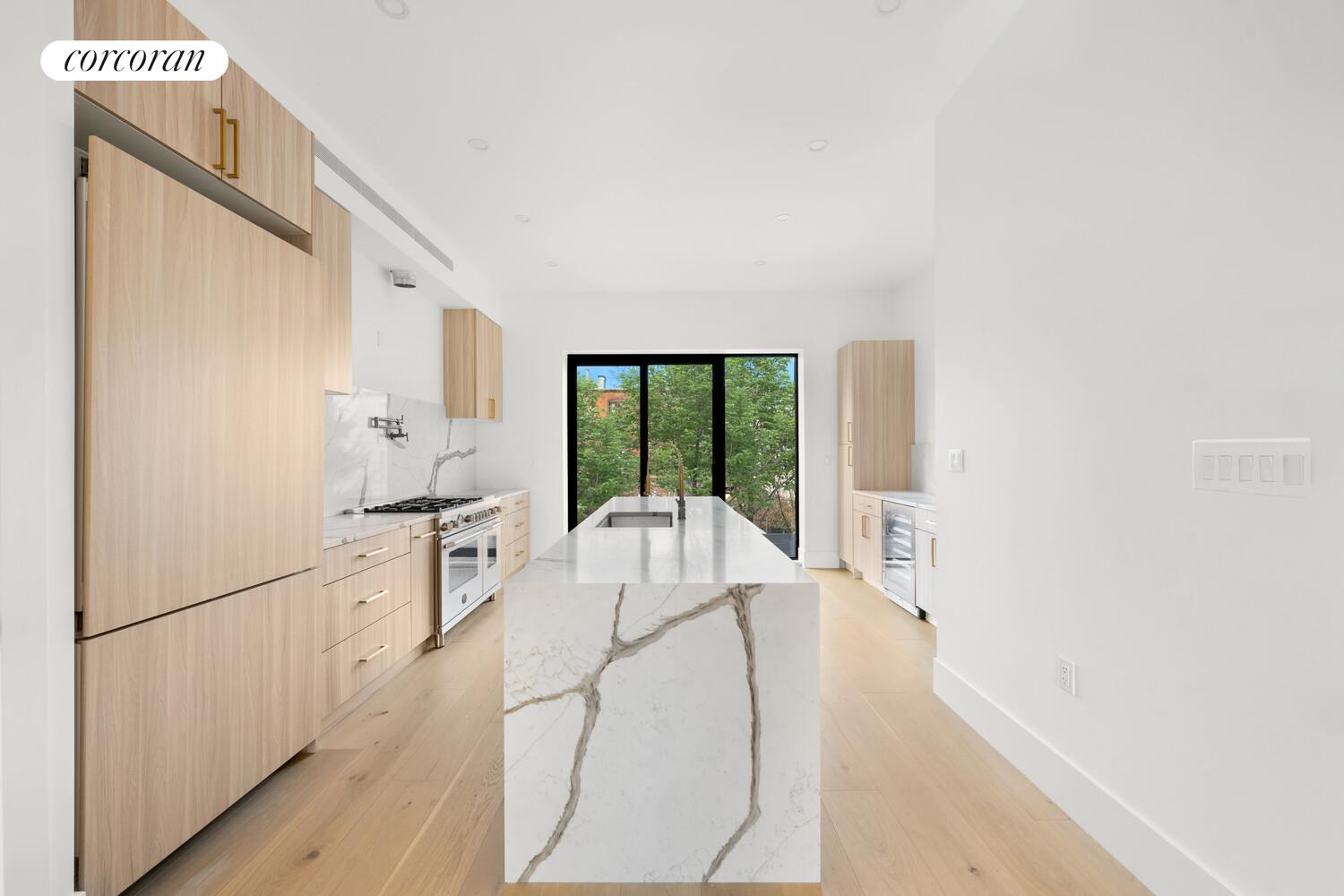 #15 photo, 587 MACON Street, Бруклин ‖ Stuyvesant Heights , NY 11233