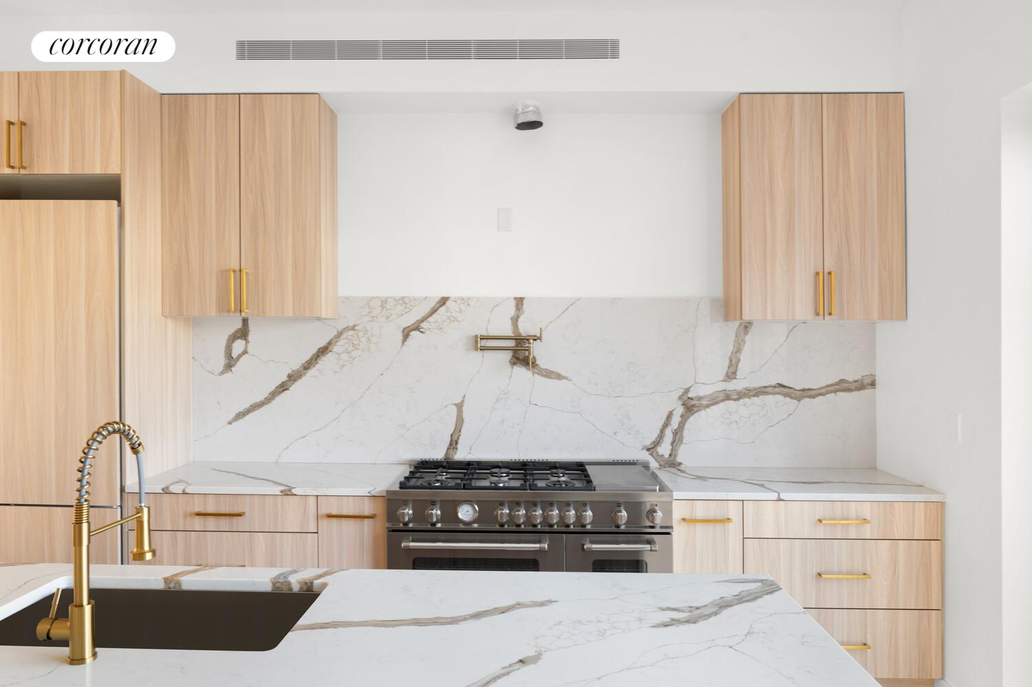 #17 photo, 587 MACON Street, Бруклин ‖ Stuyvesant Heights , NY 11233