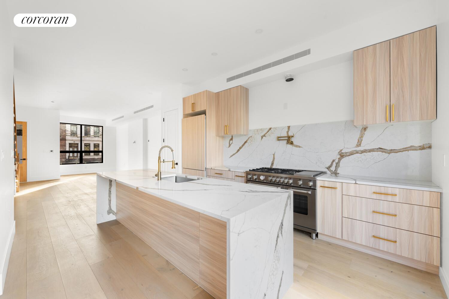 #19 photo, 587 MACON Street, Бруклин ‖ Stuyvesant Heights , NY 11233