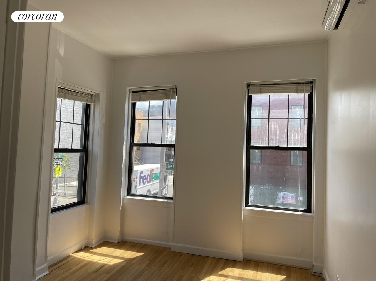 #1 photo, 260 BERRY Street, Бруклин ‖ Williamsburg , NY 11249