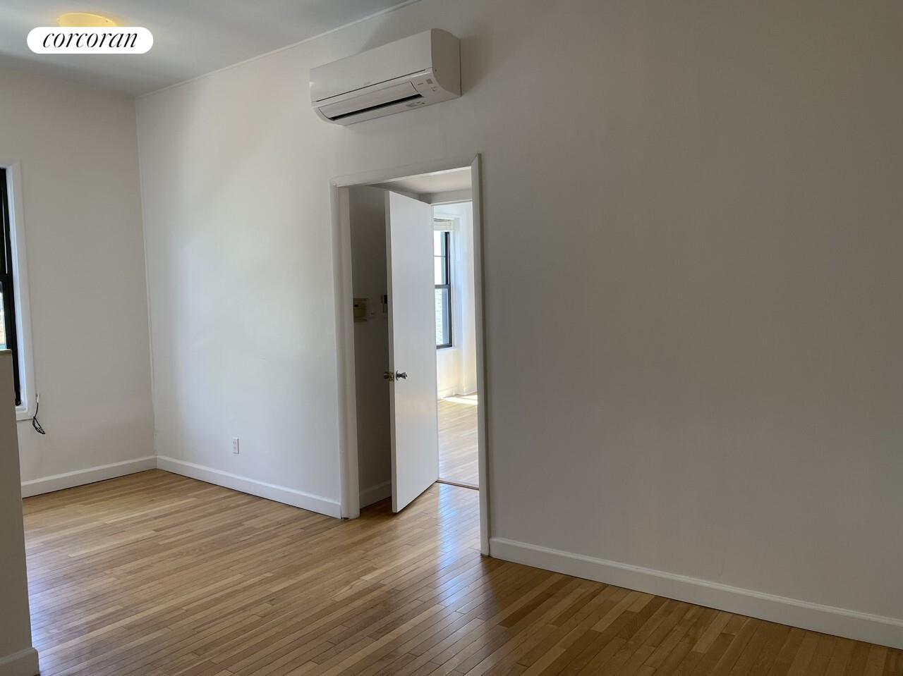 #3 photo, 260 BERRY Street, Бруклин ‖ Williamsburg , NY 11249