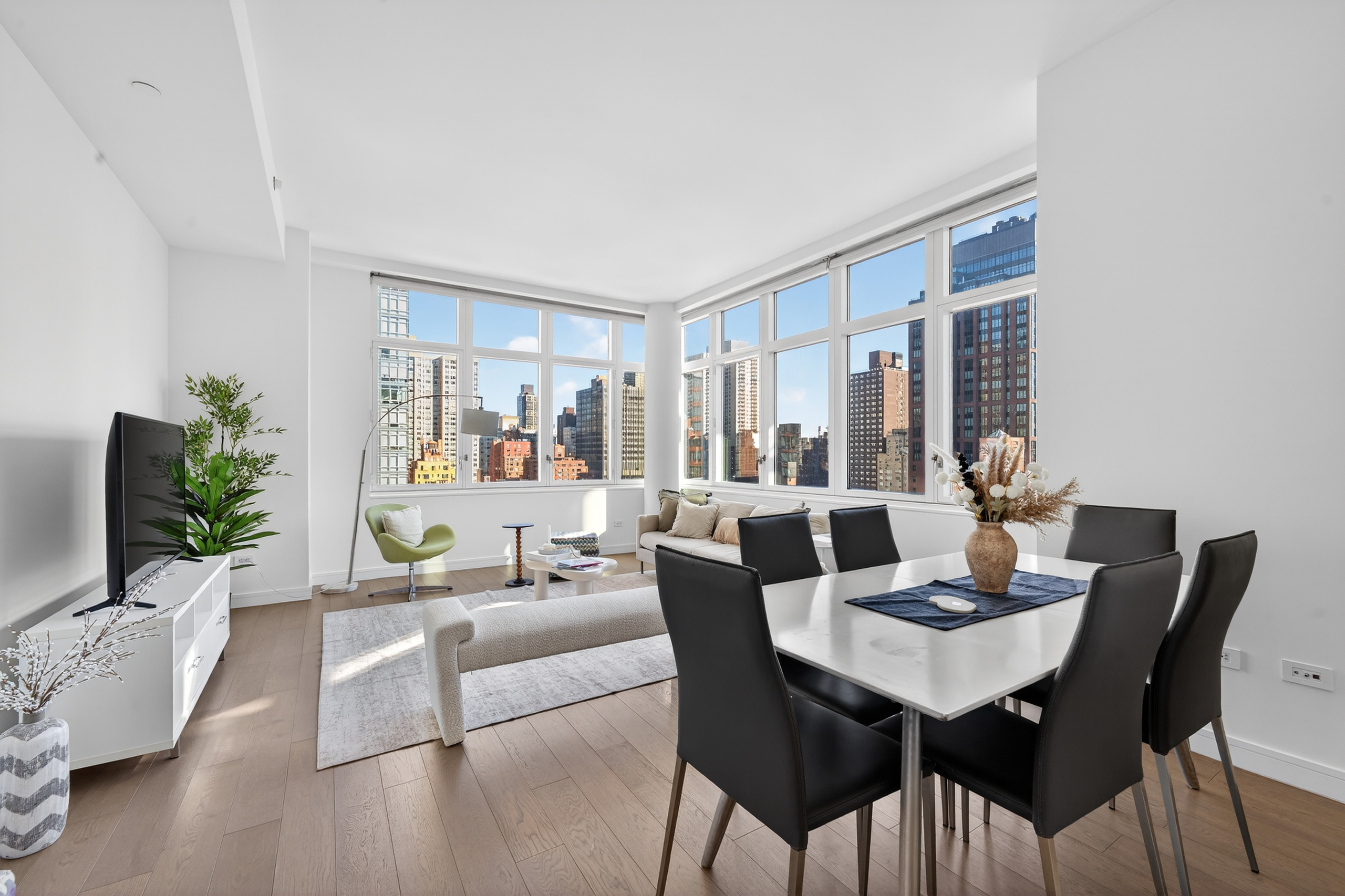 #1 photo, 305 E 51st Street, 曼哈頓 中城东区 Turtle Bay , NY 10007