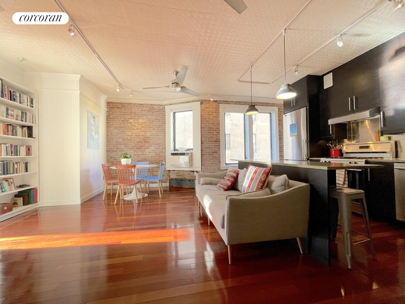 #4 photo, New York City, מנהטן East Village , NY 10009