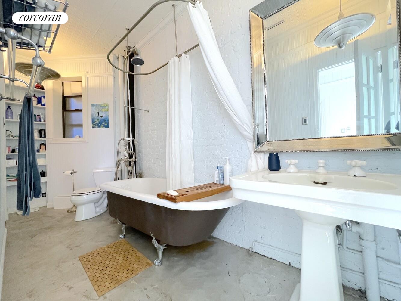 #5 photo, New York City, מנהטן East Village , NY 10009