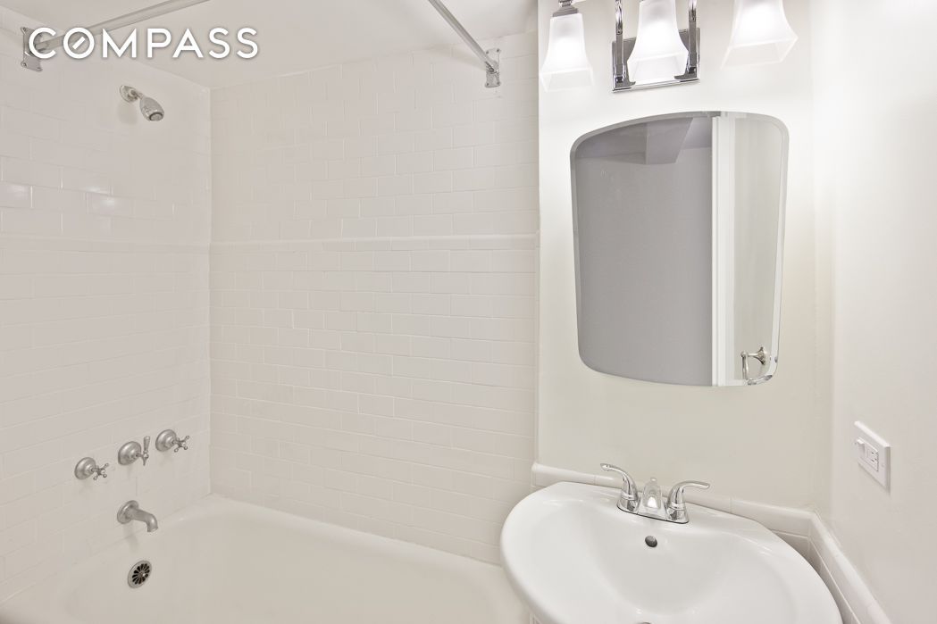 #4 photo, New York City, 曼哈頓 Midtown East , NY 10017