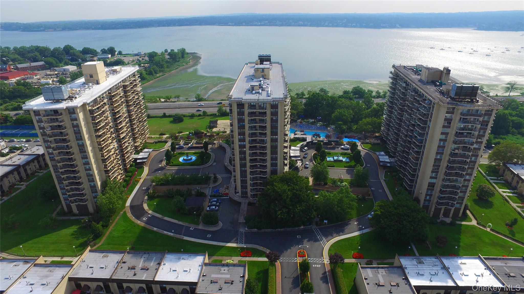 #15 photo, 17-85 215 Street, 皇后区 贝塞 Bayside , NY 11360