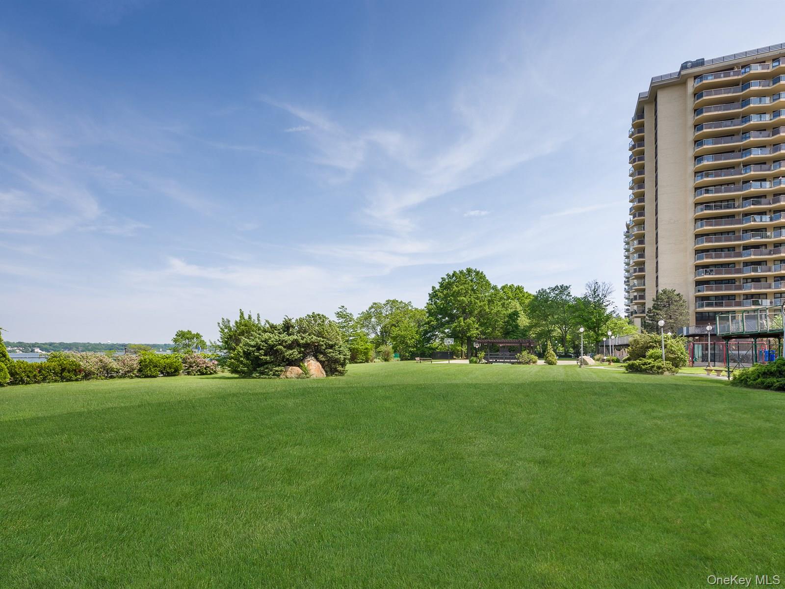 #19 photo, 17-85 215 Street, 皇后区 贝塞 Bayside , NY 11360