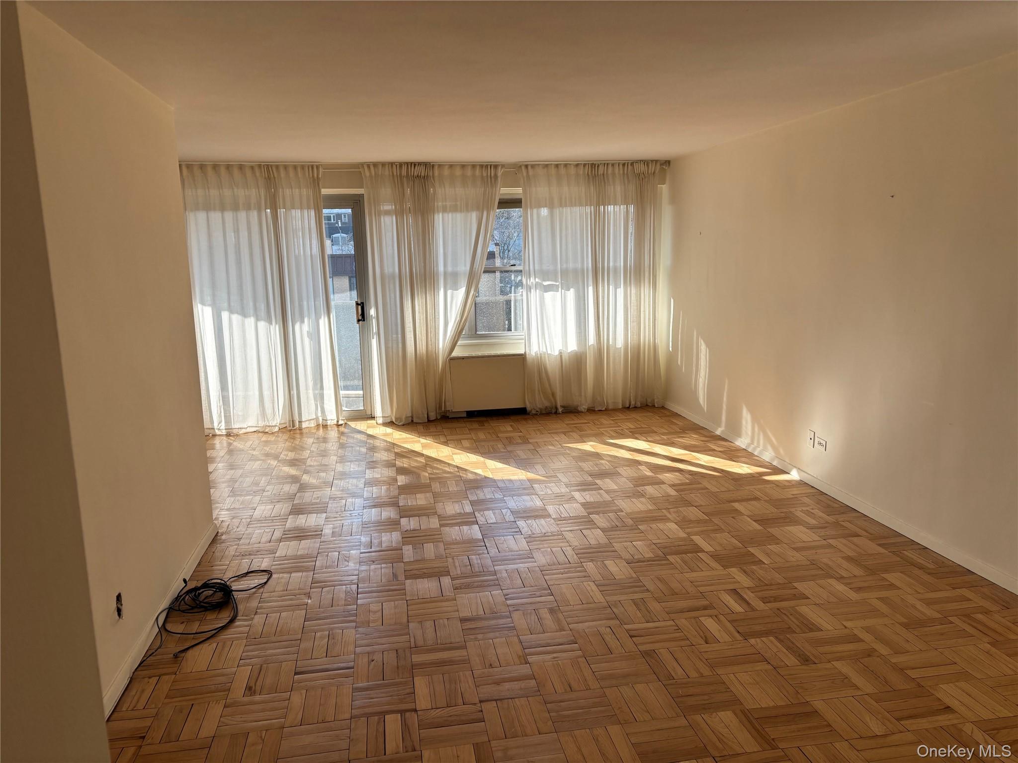 #2 photo, 17-85 215 Street, 皇后区 贝塞 Bayside , NY 11360