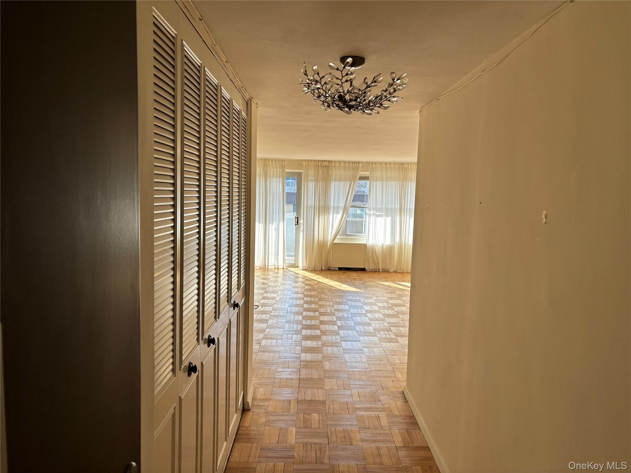 #4 photo, 17-85 215 Street, 皇后区 贝塞 Bayside , NY 11360