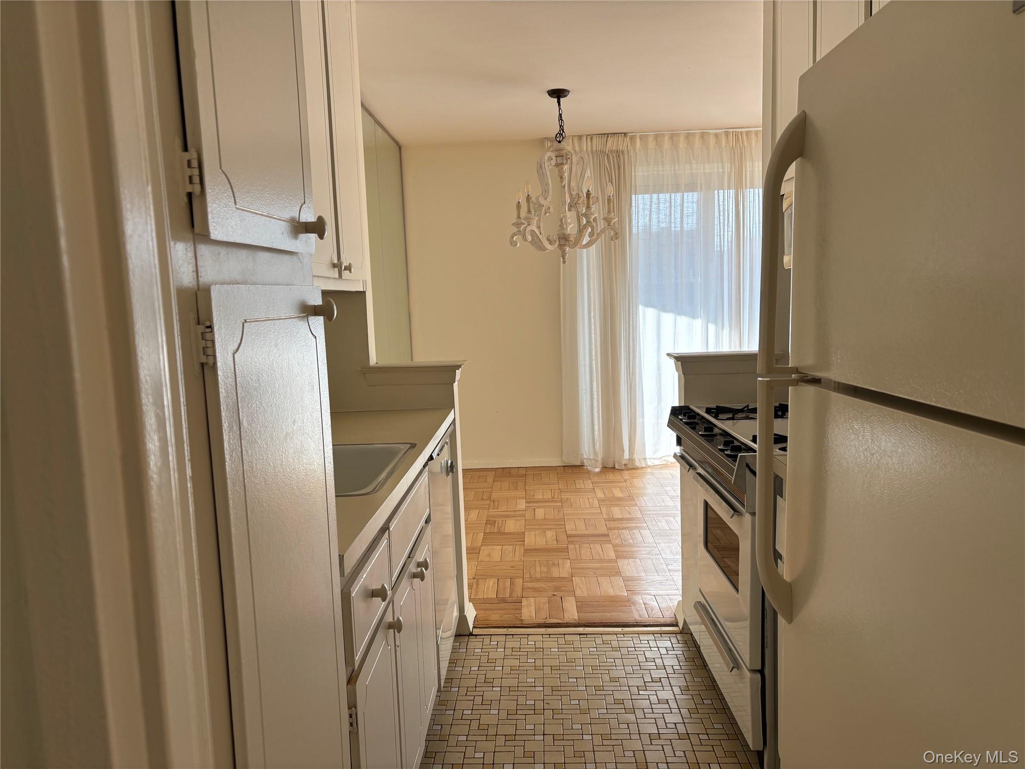 #8 photo, 17-85 215 Street, 皇后区 贝塞 Bayside , NY 11360