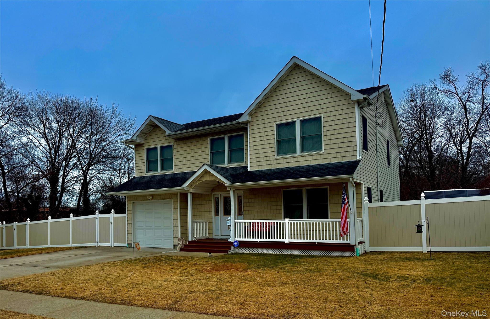 #1 photo, 285 Daniel Street, Lindenhurst , NY 11757