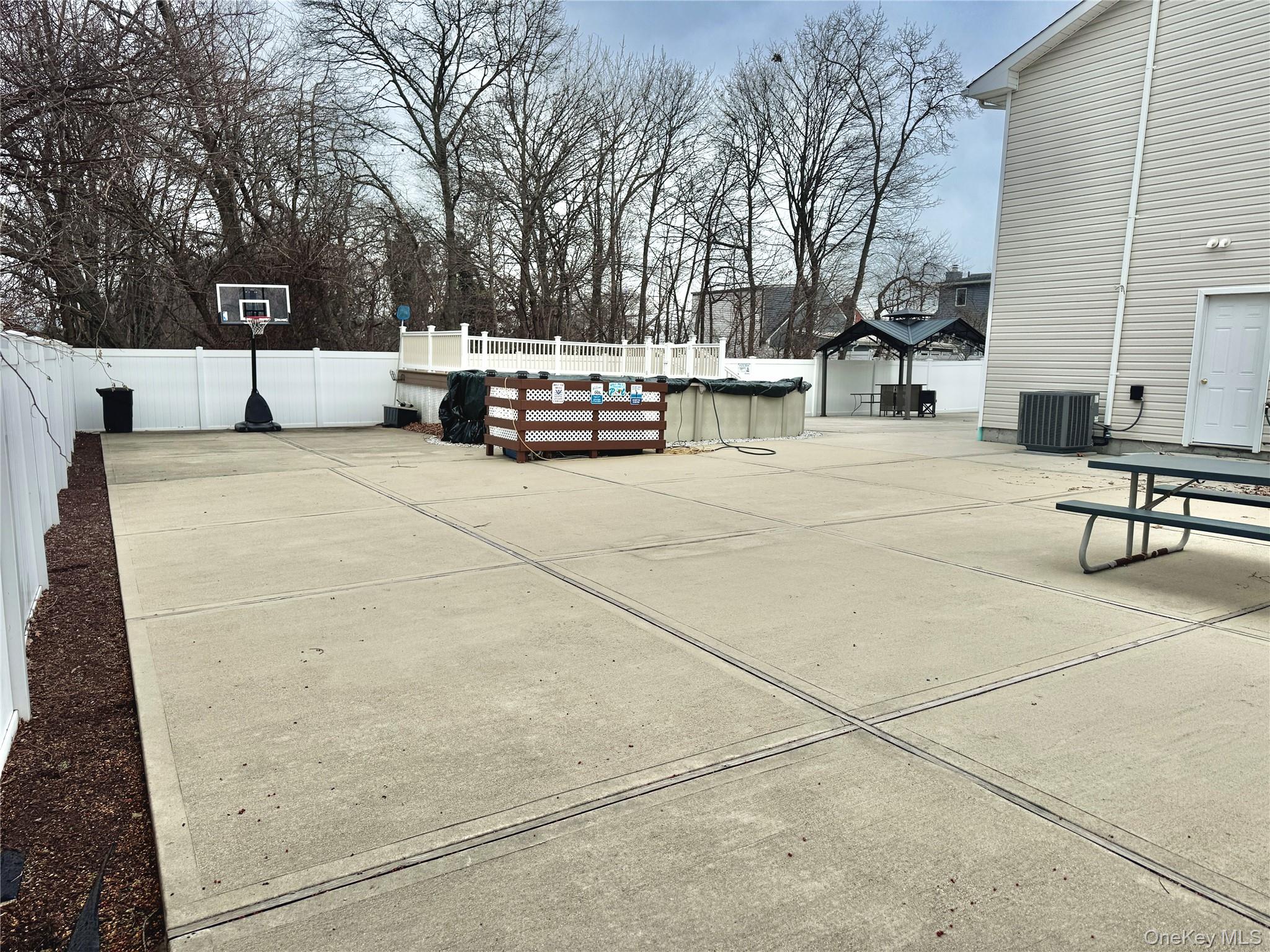 #3 photo, 285 Daniel Street, Lindenhurst , NY 11757