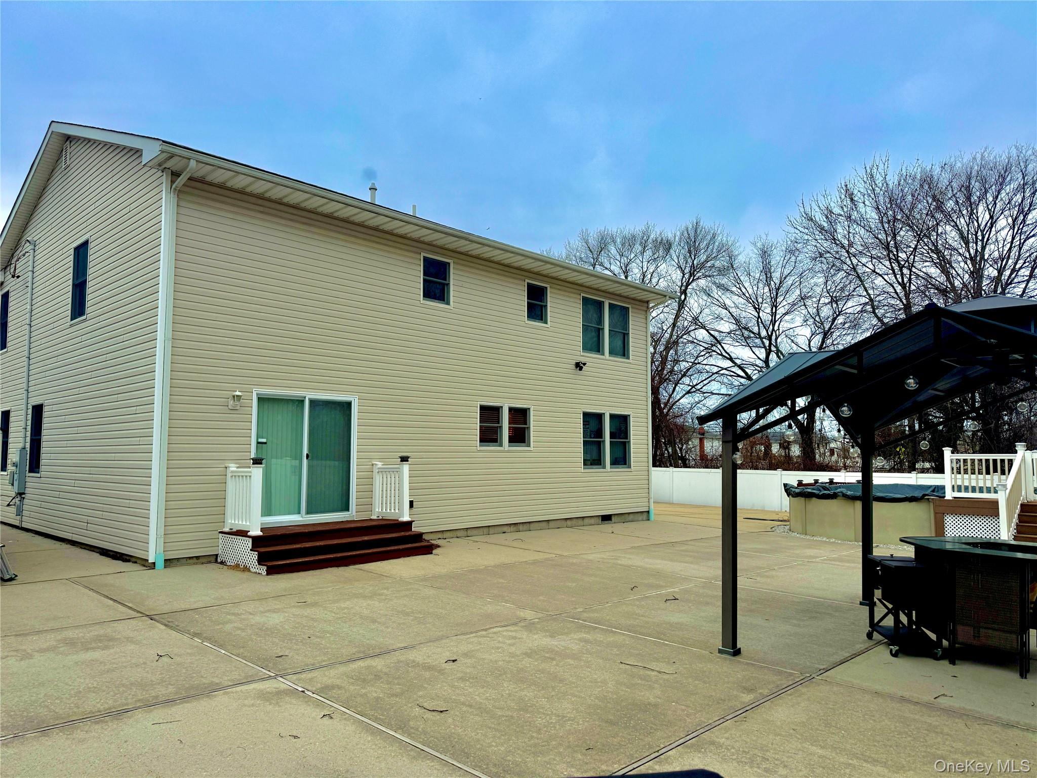 #6 photo, 285 Daniel Street, Lindenhurst , NY 11757