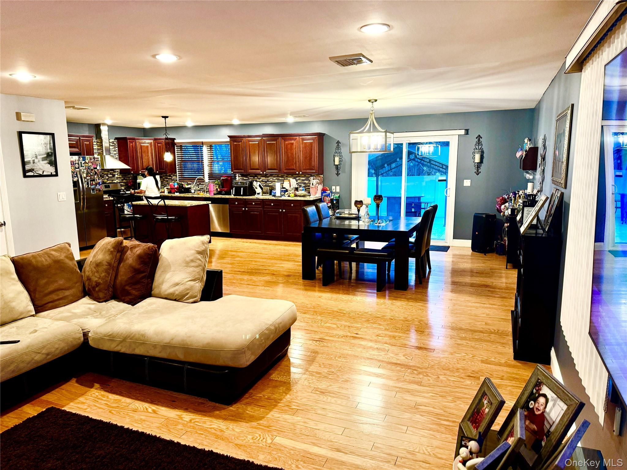 #7 photo, 285 Daniel Street, Lindenhurst , NY 11757