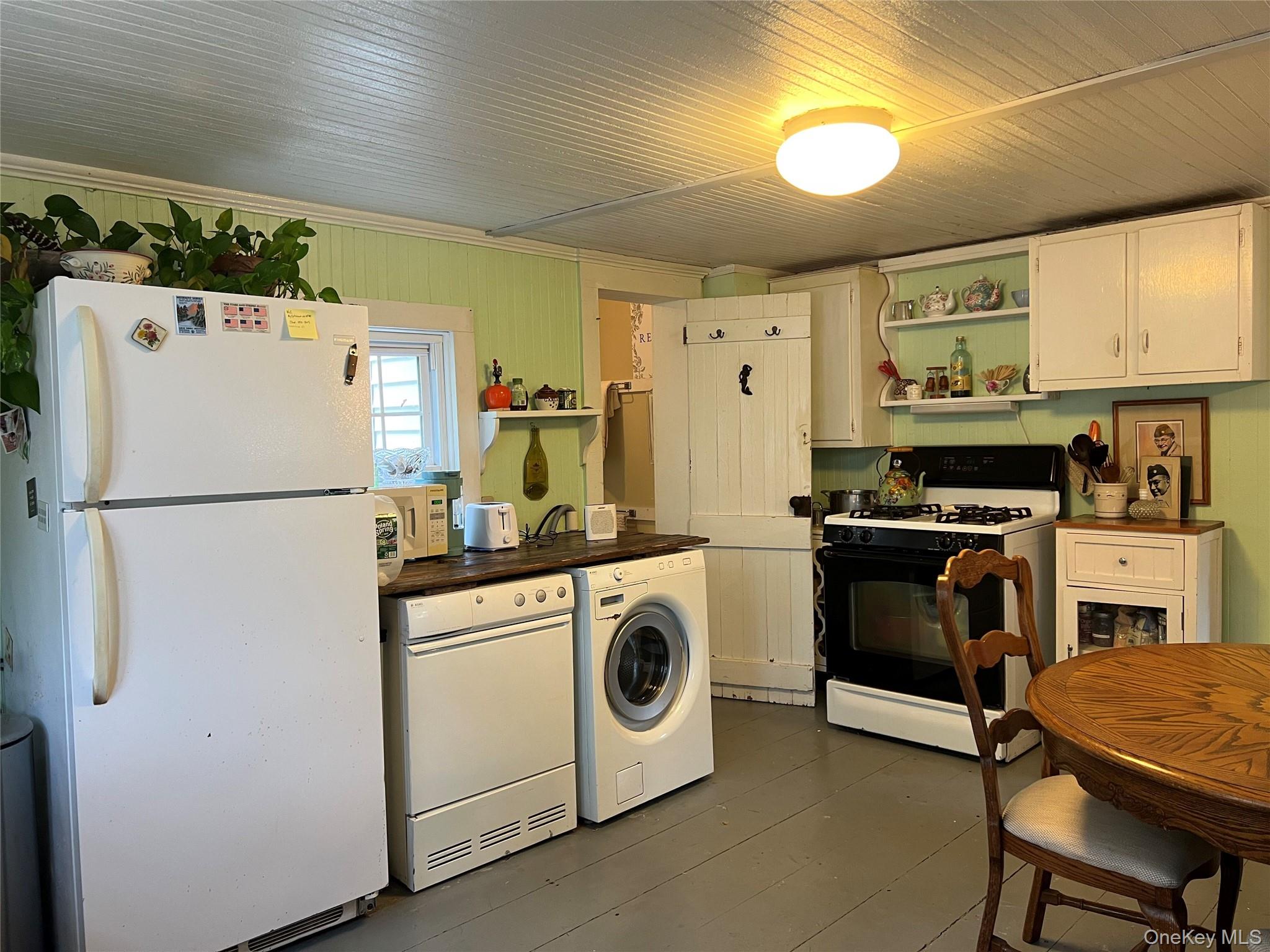 #2 photo, 11930 Main Road, מחוז סאפוק East Marion , NY 11939