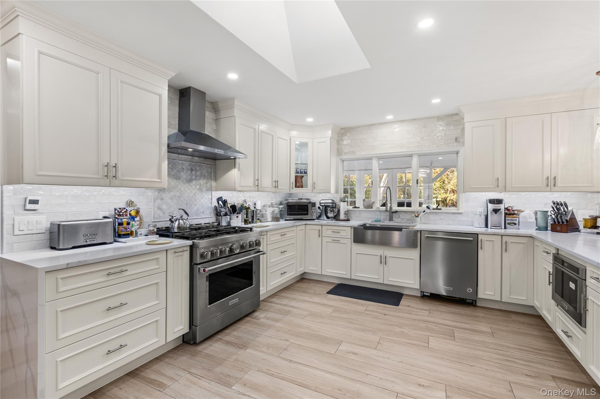 #17 photo, 18 Floral Avenue, Huntington , NY 11743