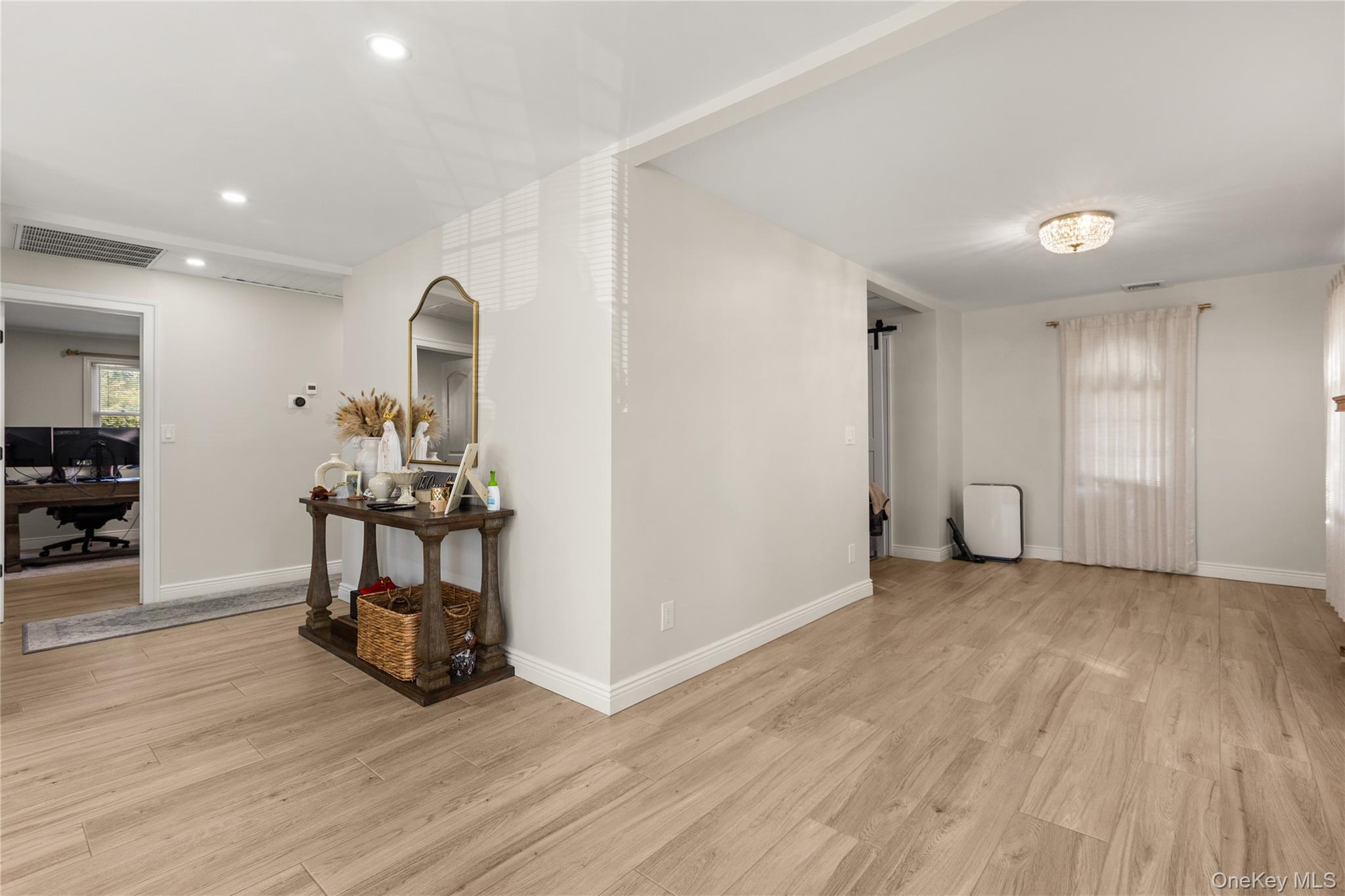 #8 photo, 18 Floral Avenue, Huntington , NY 11743