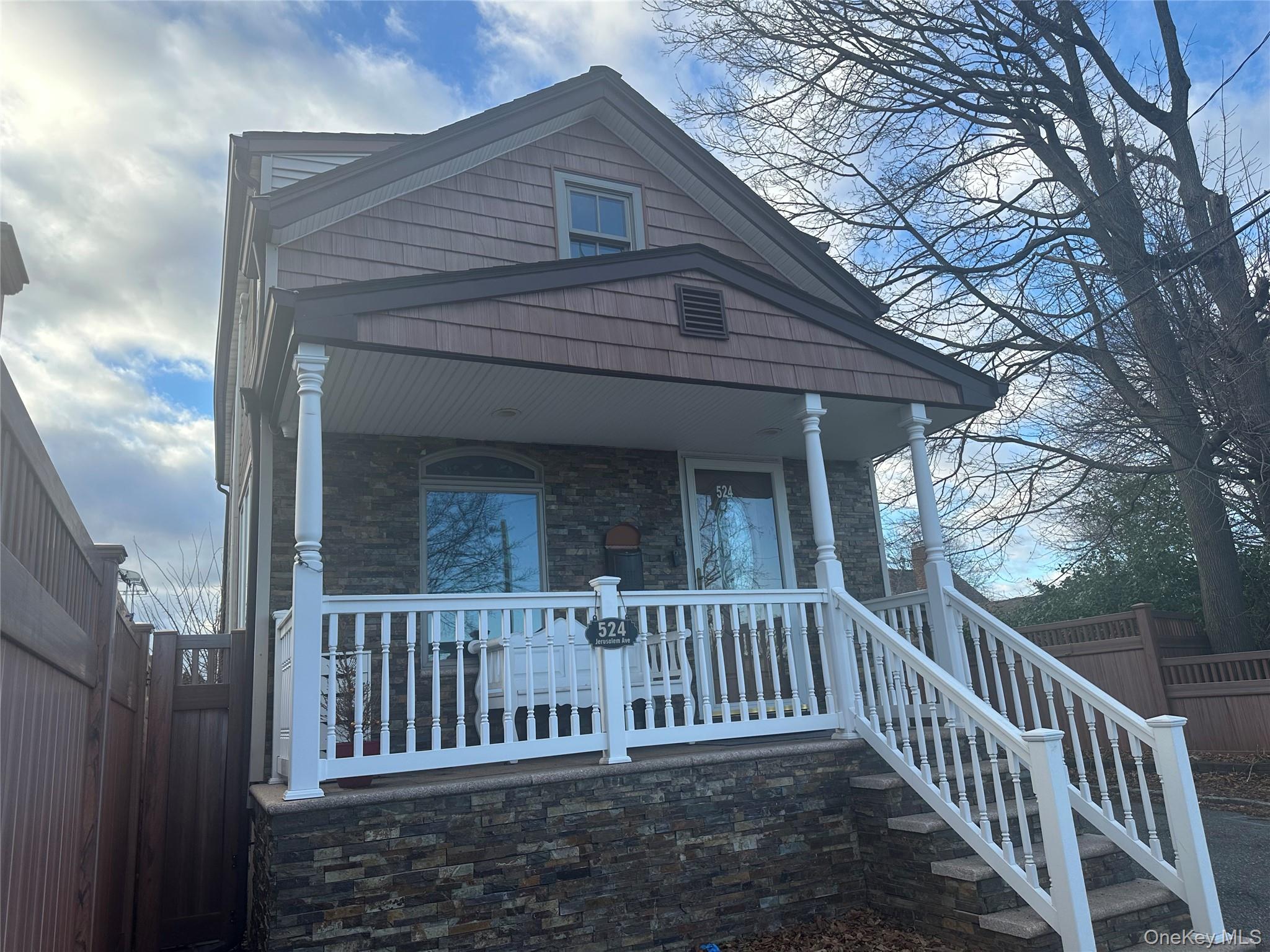 #1 photo, 524 Jerusalem Avenue, מחוז נסאו Hicksville , NY 11801