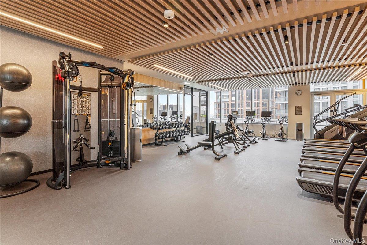 #19 photo, 133-36 37th Avenue, 플러싱 Flushing , NY 11354