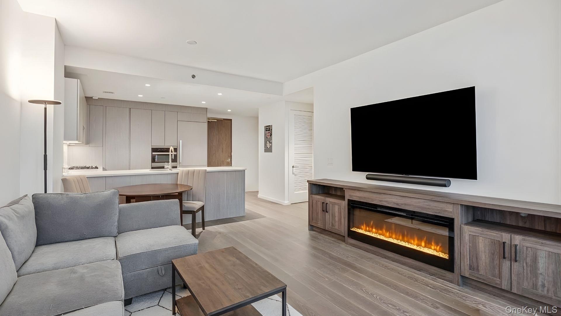 #4 photo, 133-36 37th Avenue, 플러싱 Flushing , NY 11354