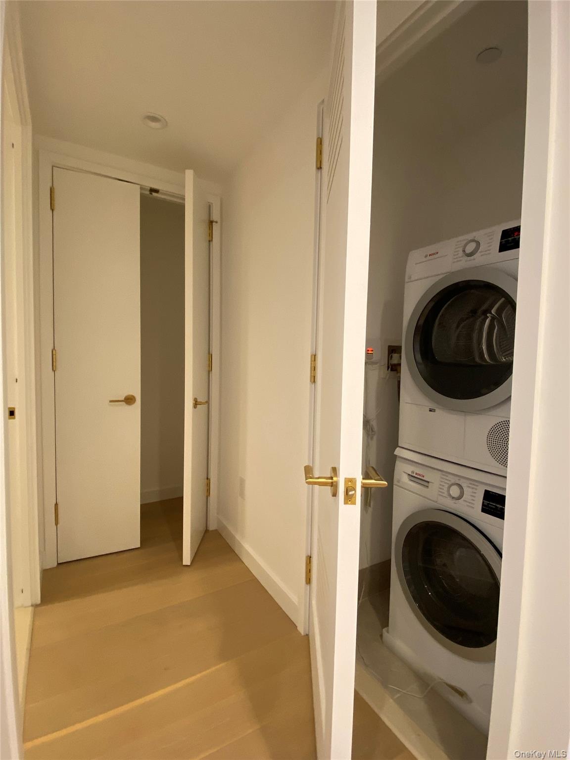 #7 photo, 3 court square, Long Island City , NY 11101