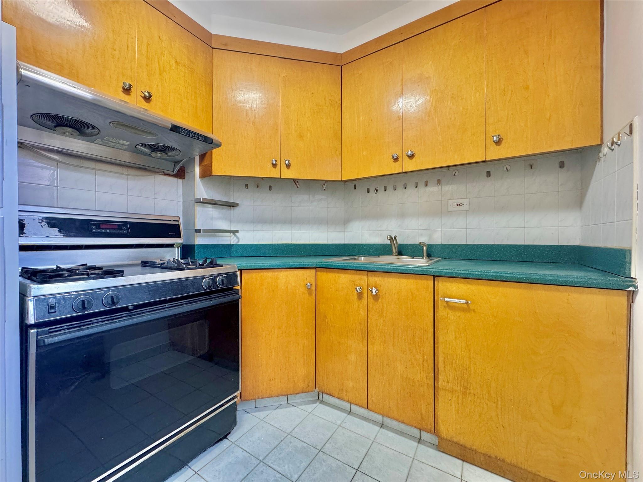 #7 photo, 26-25 141st St, Flushing , NY 11354