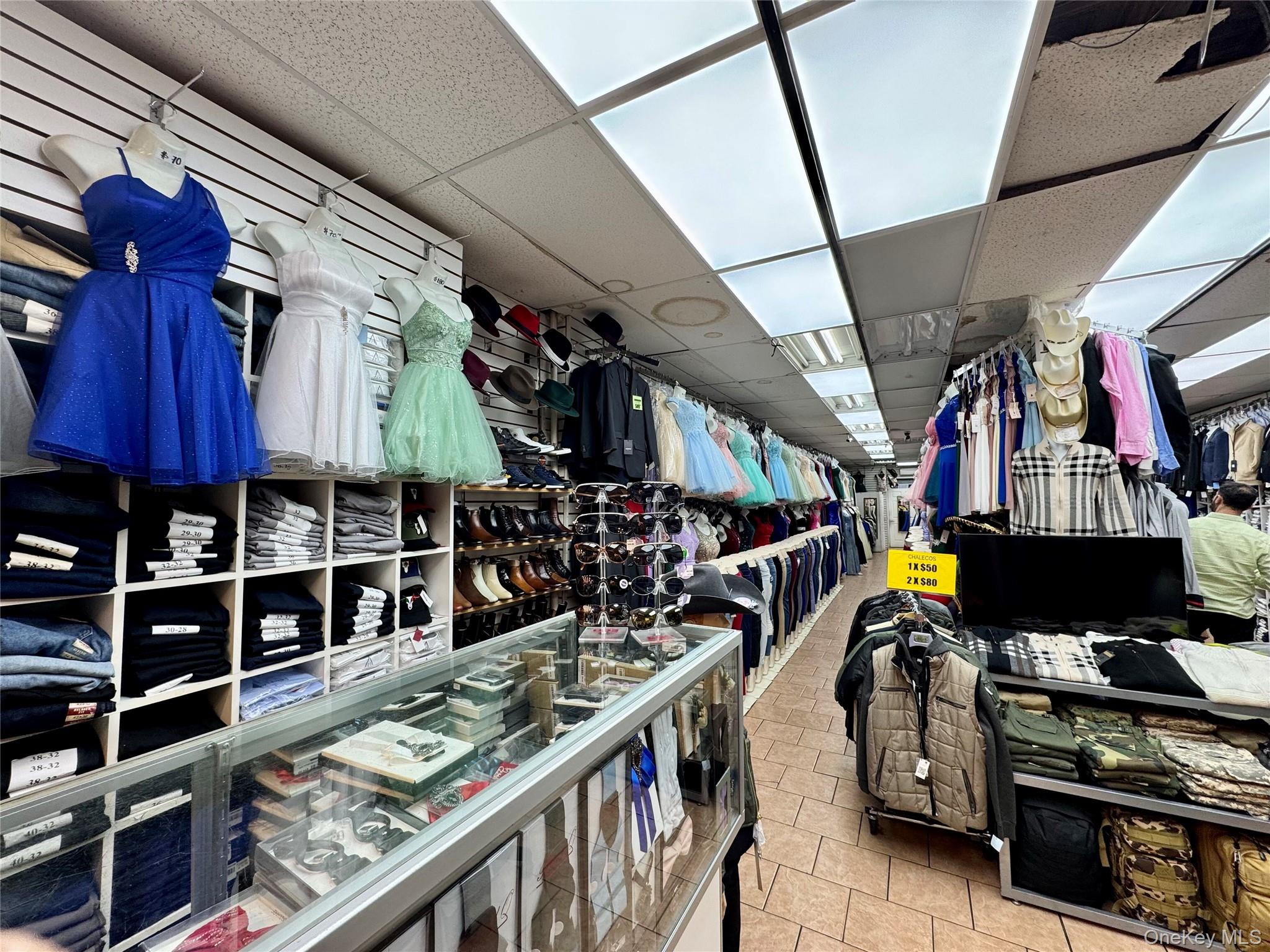 #4 photo, 94-17 Roosevelt Avenue, 뉴욕퀸즈 Jackson Heights , NY 11372