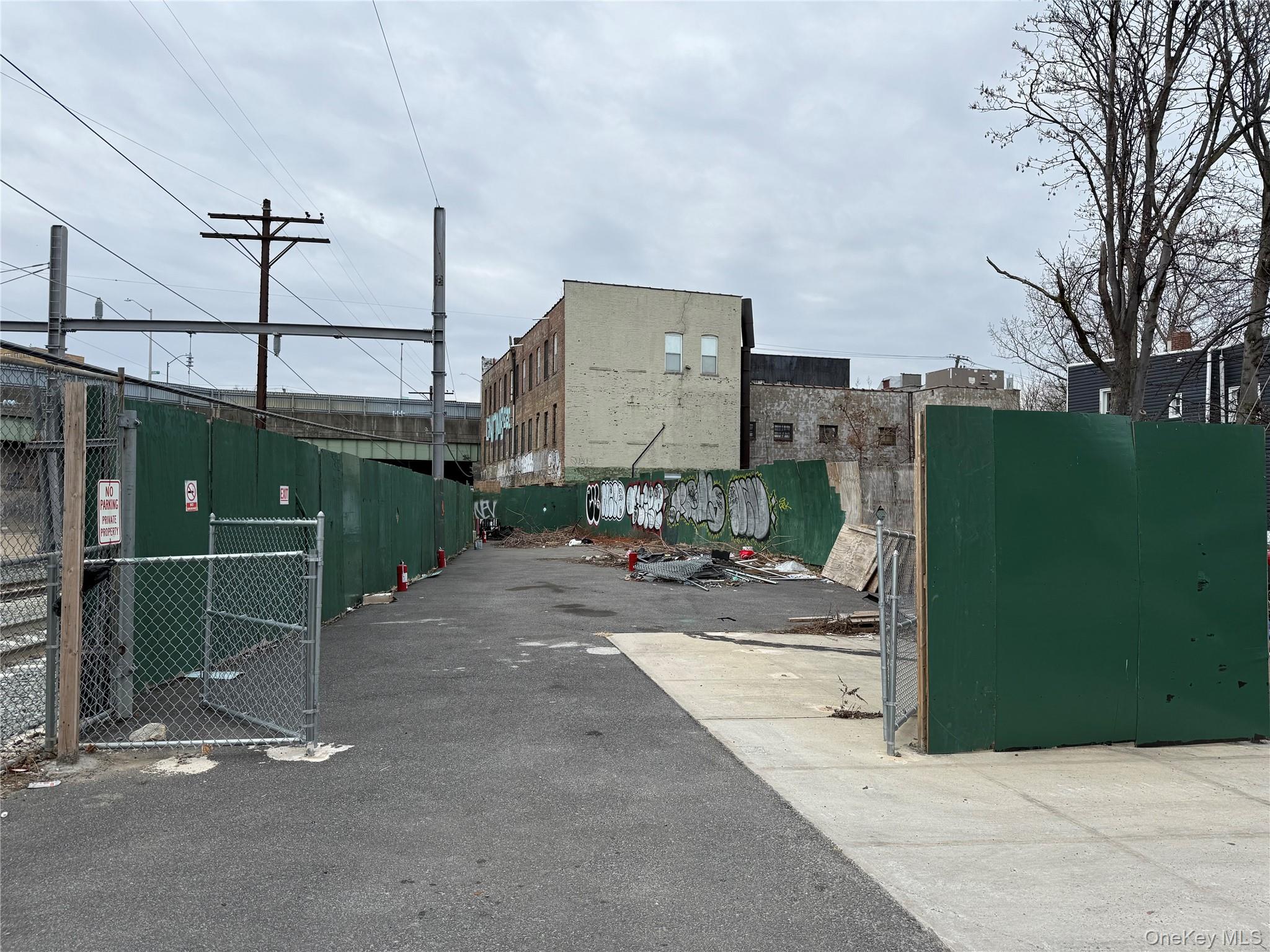 #1 photo, 1601 Van Buren Street, הברונקס Bronx , NY 10460